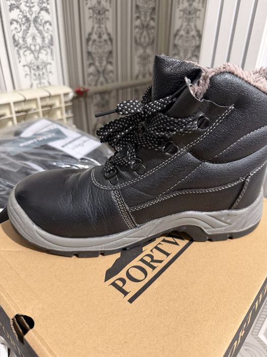 Продам зимний спецботинки PORTWEST 40 размер