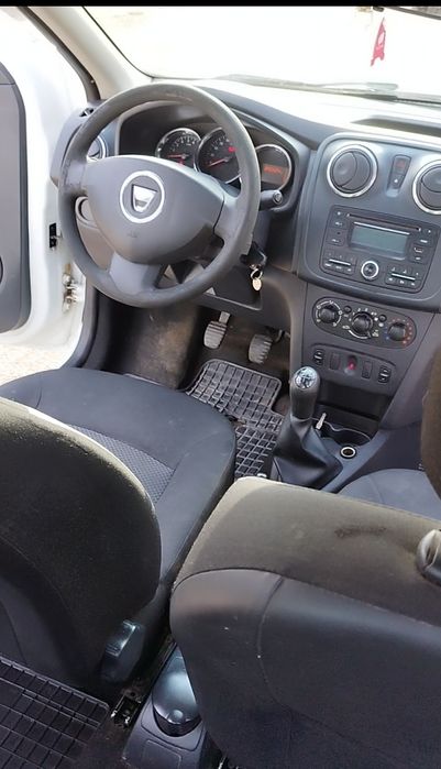 Vând Dacia Logan
