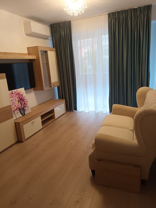 Închiriez apartament