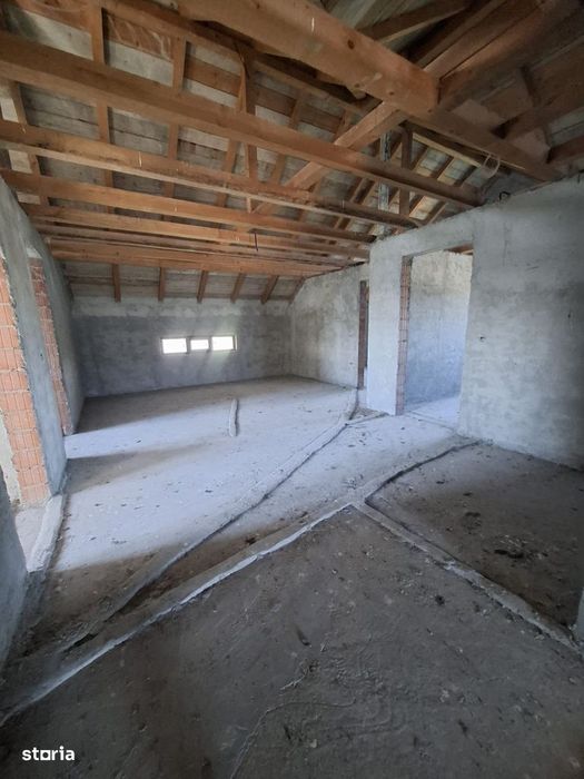De vanzare vila in Barticesti, P+M, compusa din 7 camere Pret 85000 e