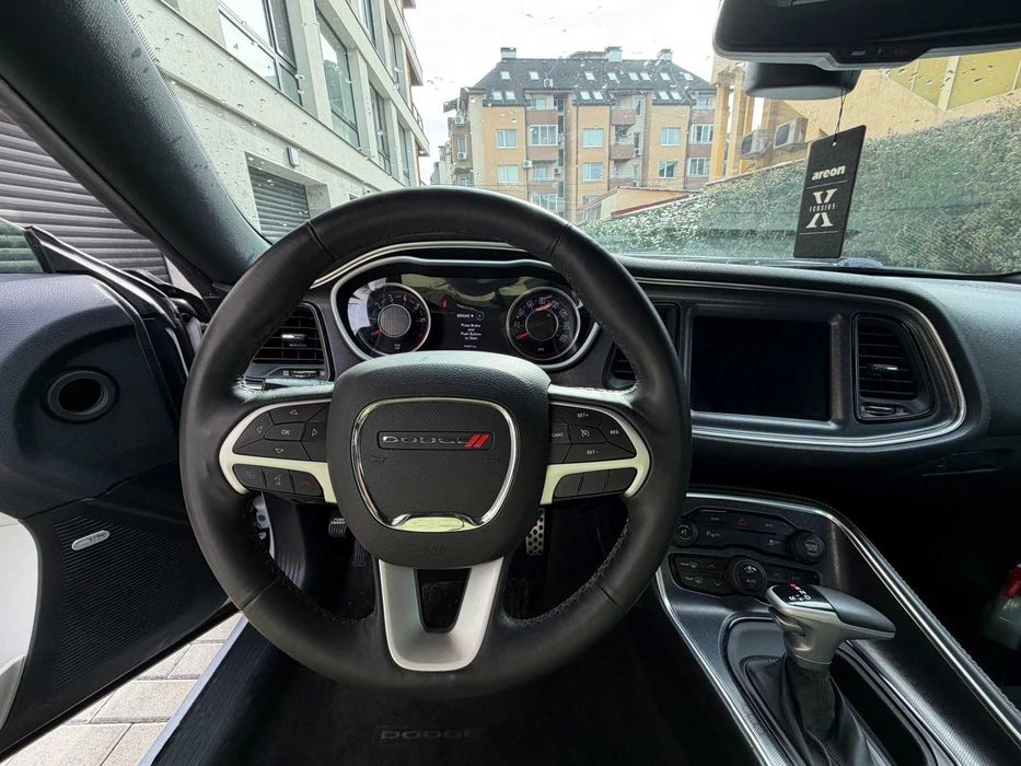 Dodge Challenger SXT Plus 3.6