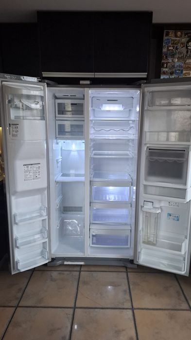 Хладилник LG двукрилен