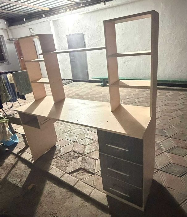 Продам письменный стол