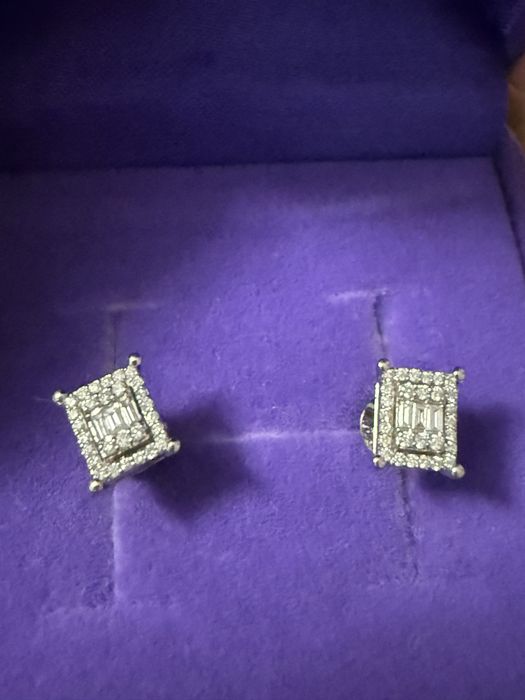 Бриллиантовые пусеты 750 пробы