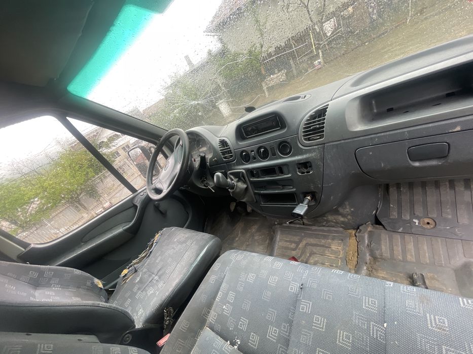 Mercedes sprinter 419 2005 masina functioneaza are putina rugina