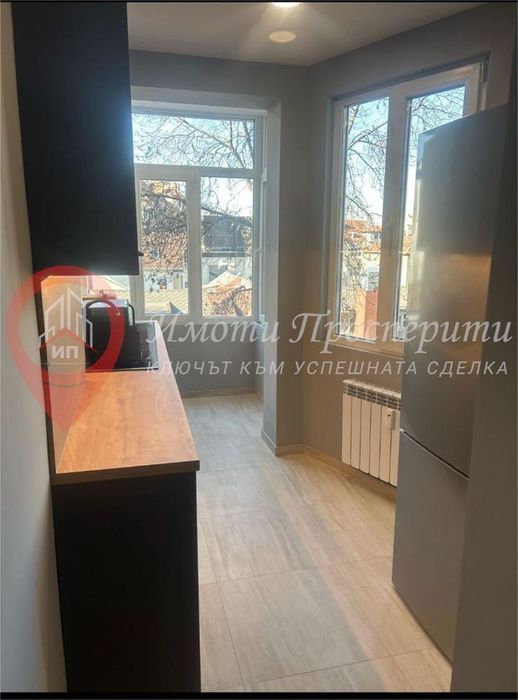 Дава се под наем Тристаен апартамент в София, Център - 110 кв.м за 1296.42 € - Снимка #1
