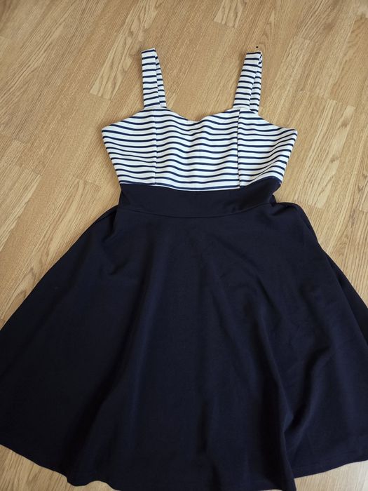 Дамска рокля и подарък сатенена диадема