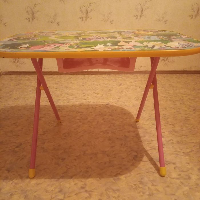 Детский стол для девочки