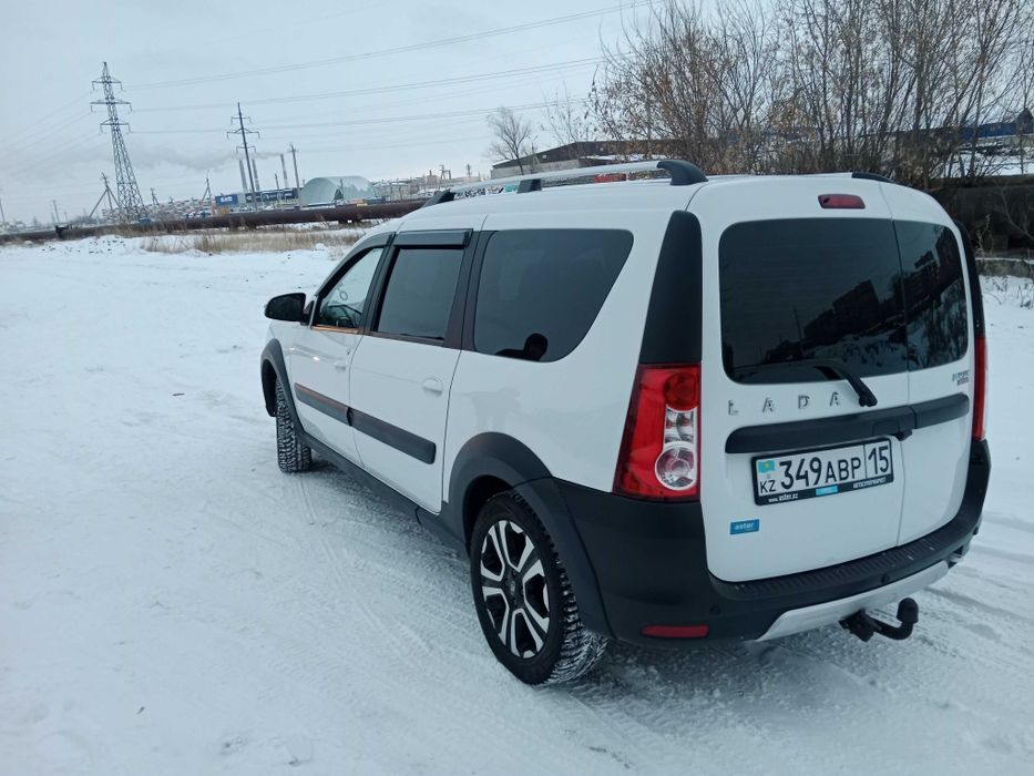 Автомобиль Lada Largus