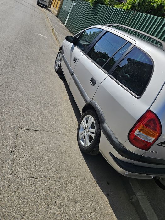 Vând Opel Zafira