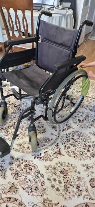Продам инвалидную коляску