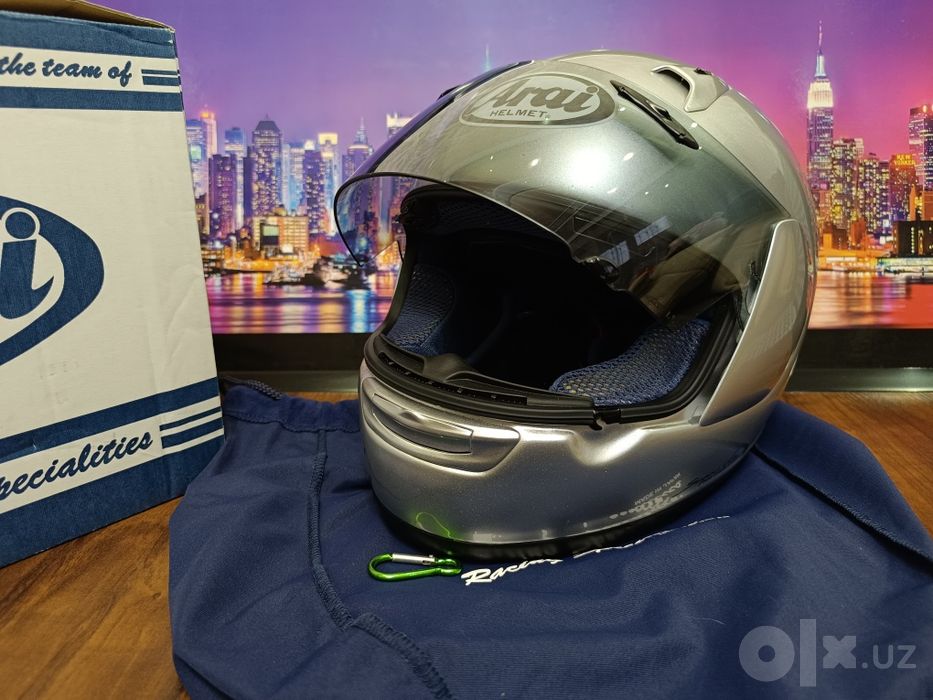 Это высокачественый мото шлем от Японского бренда ARAI QUANTUM 2