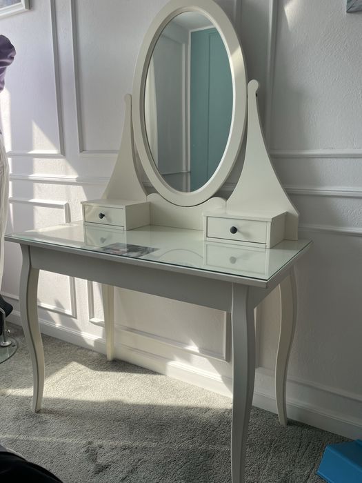 Masuta de machiaj ikea