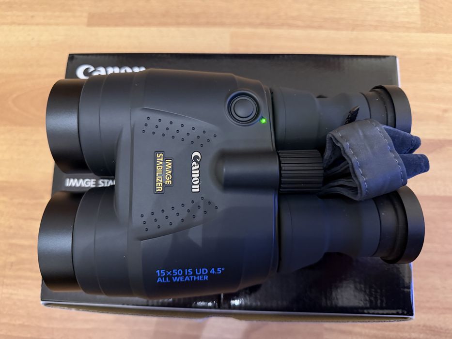 Бинокъл Canon 15x50 is
