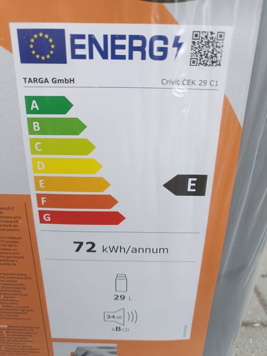 електрическа хладилна кутия на 12V и 220V 75€