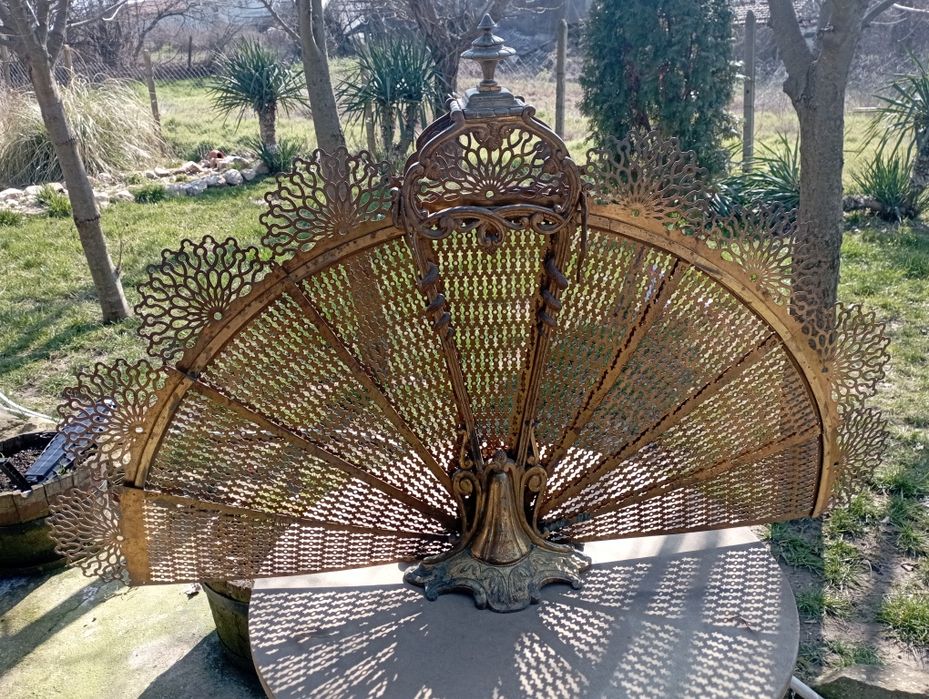 Месингов параван за камина