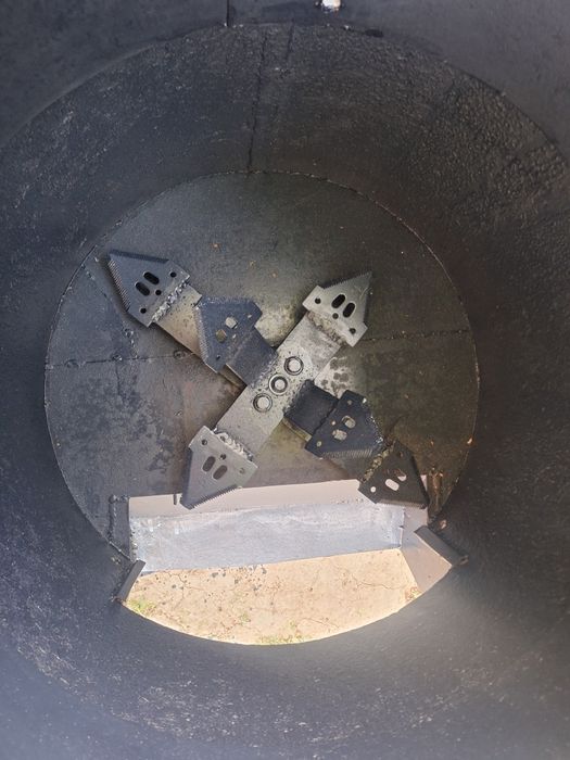 Дробилка зерна  . Жем шөп майдалайды