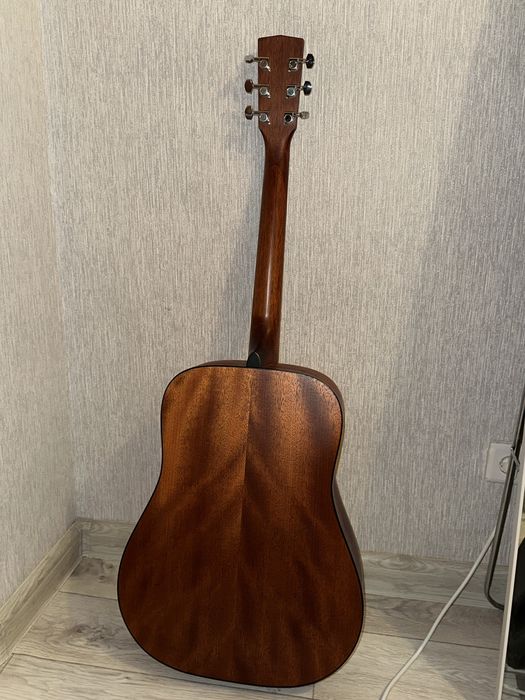 Продается гитара Cort с чехлом