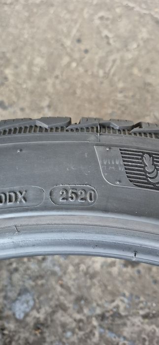 2 anvelope iarna Michelin 295/35/20,dot 2020.Pretul este pe bucata.