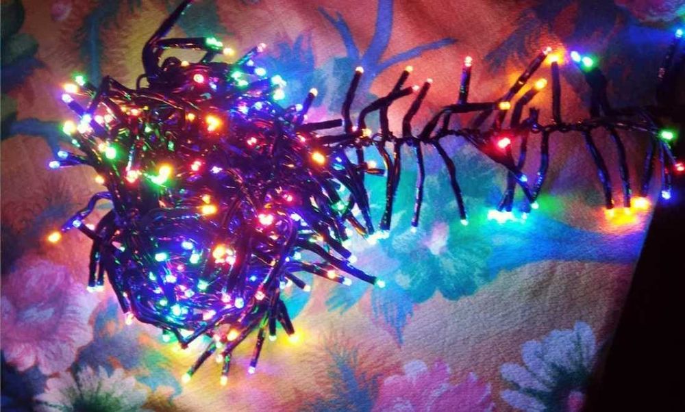 Коледна украса с 80, 180 или 384 броя LED лампички. IP44. Нови.