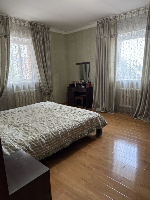 Продаетс мебель: стол и 12 стульев, спальный гарнитур