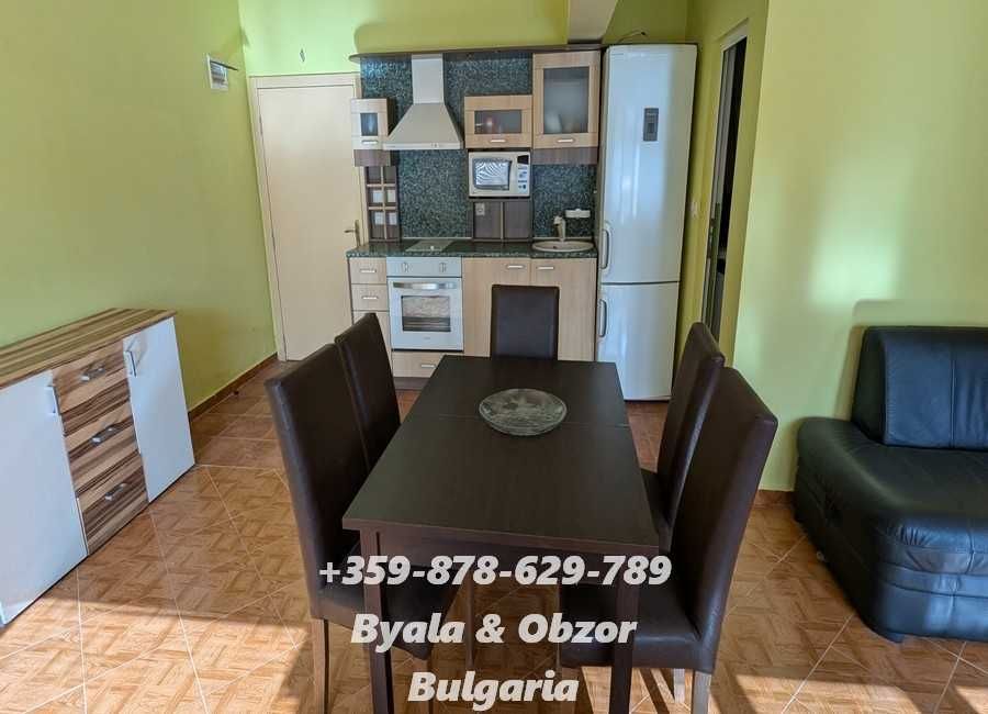 Просторен двустаен апартамент с 2 бани в гр.Бяла