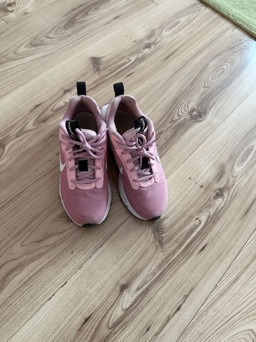 Маратонки NIKE и PUMA