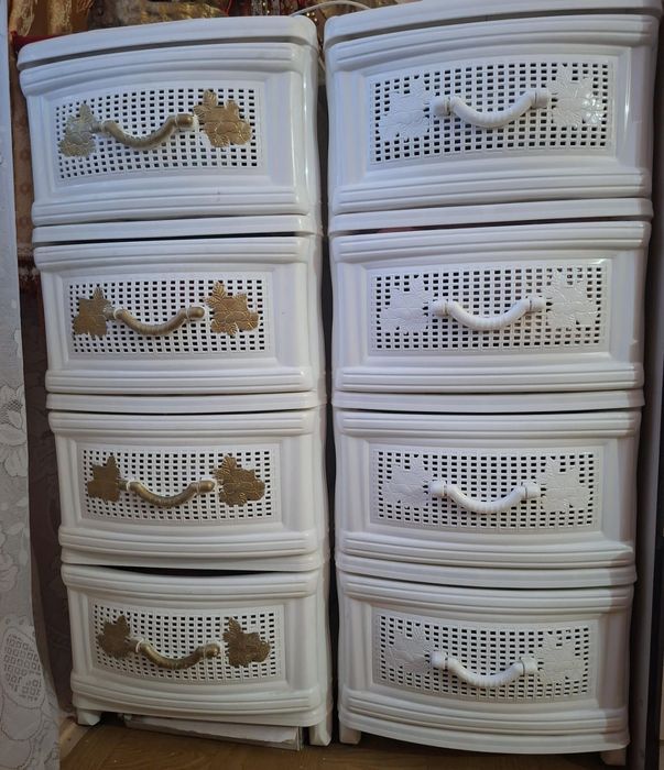 Тумбочка со шкафчиками