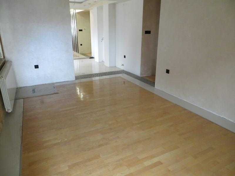 Дава се под наем Тристаен апартамент в Пловдив, Остромила - 80 кв.м за 377.4 € - Снимка #4