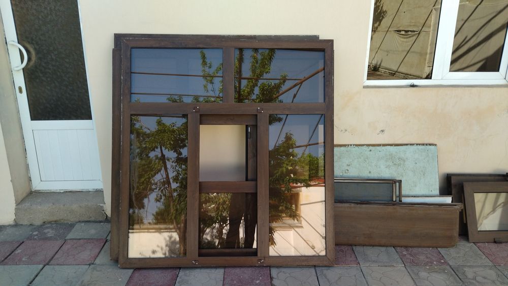 Okna ewo noviye v xoroshem sostoyanii