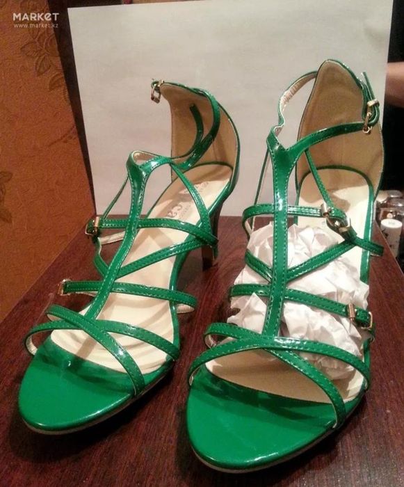 Продам новые босоножки Германия