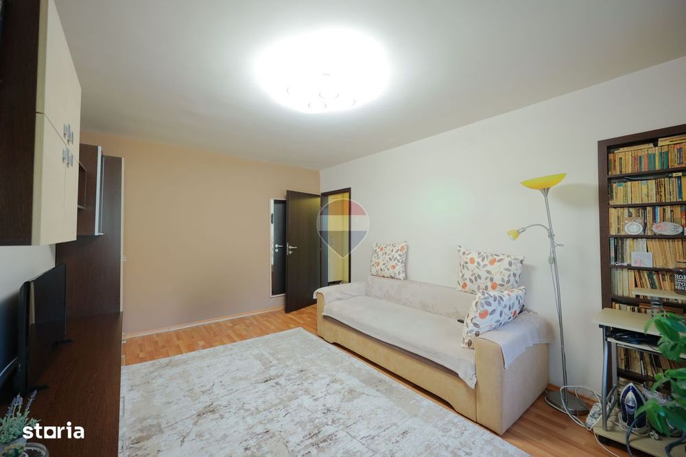 De vânzare apartament cu 3 camere , pe Strada Sovata - Oradea