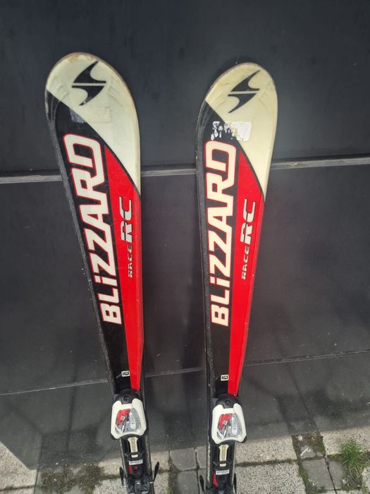 Schiuri 140cm si clapari 37eu = 277mm