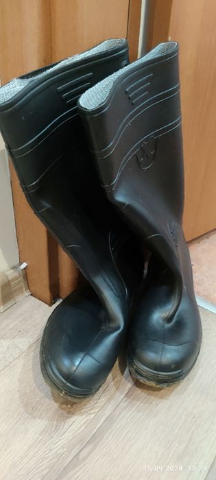 Нови гумени ботуши