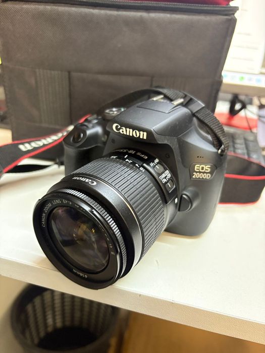 Продаётся фотоаппарат Canon EOS 2000 D