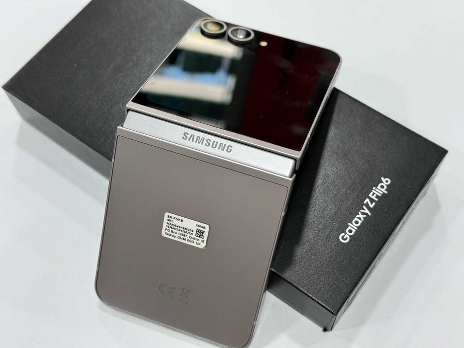 Телефон - Samsung Galaxy Z Flip6 / 256GB