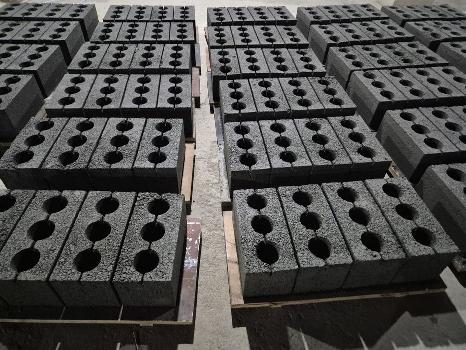 220 кв токда ишлайди хаммаси Шлака блок апарат сотилади.хали янги