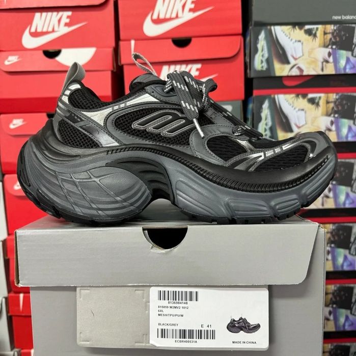 Balenciaga 10XL.