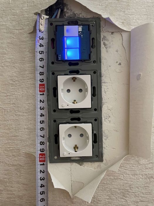 WiFi ключ и двоен контакт стъкло