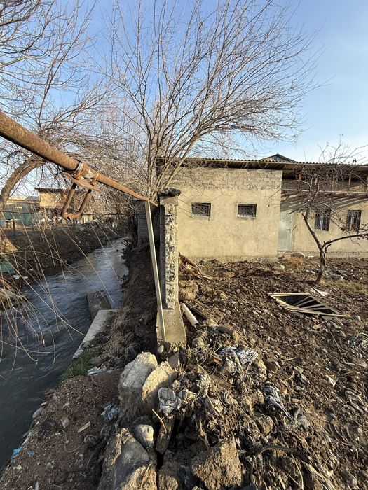 Кибрай Ункургон Ташгресда учаска сотилади 3 сотих 10х30 м  сув утган