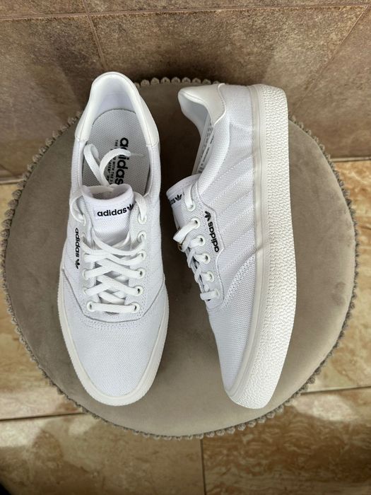 Tenesi Adidas originali , noi, nr 42 !