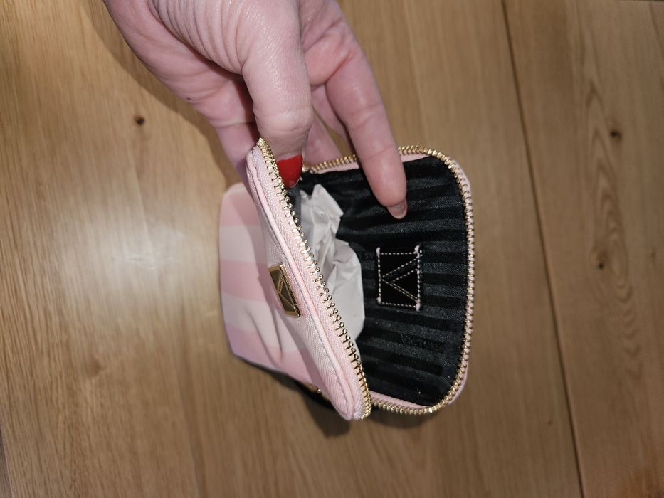 Малка чантичка кардхолдър Victoria's Secret