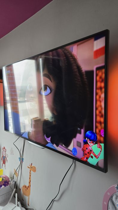 Смарт TV Philips 48" с ambilight лед подсветка