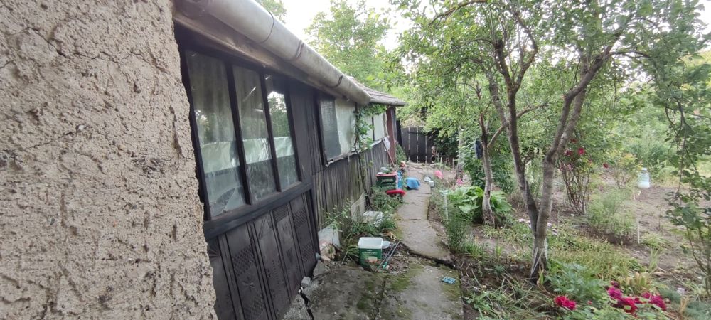 Casa bătrânească și teren de vânzare Gogoșari judetul Giurgiu