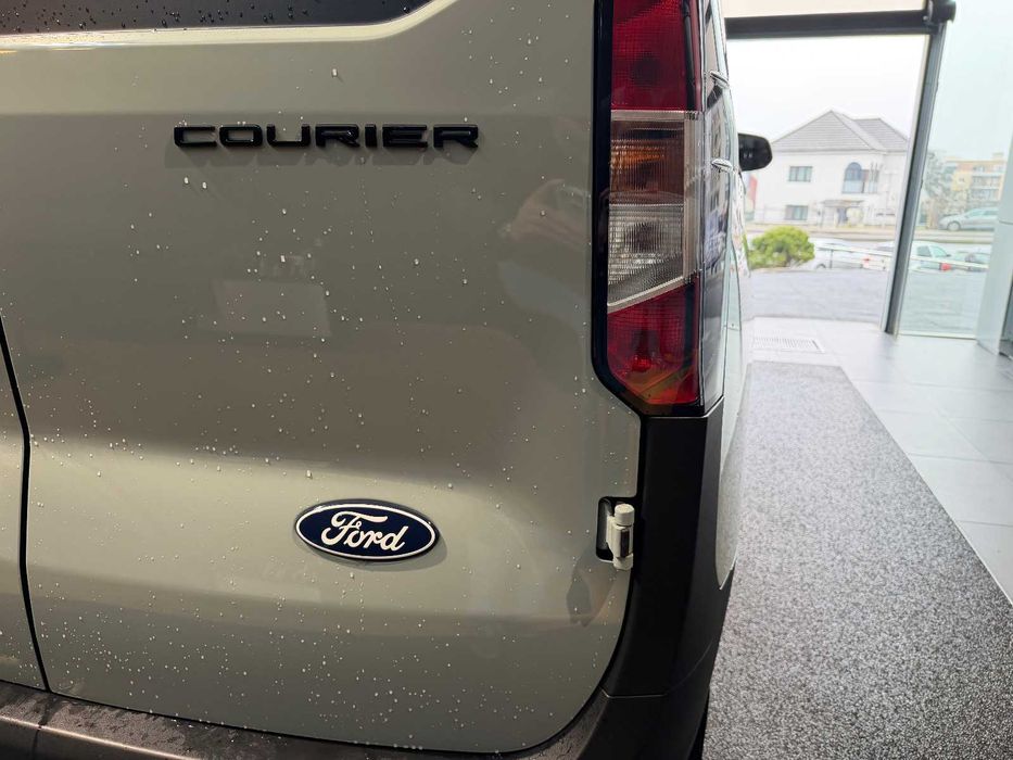 FORD Courier 2024 — imagine 4