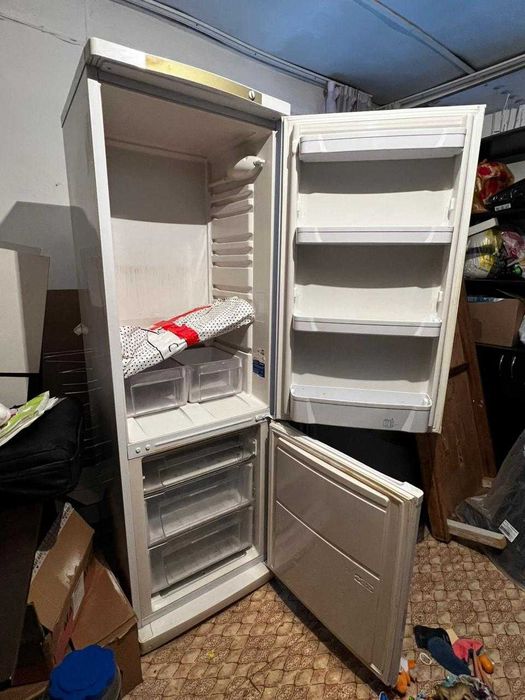 продам холодильник "Индесит"