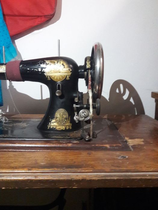 Продам швейную машинку ЗИНГЕР