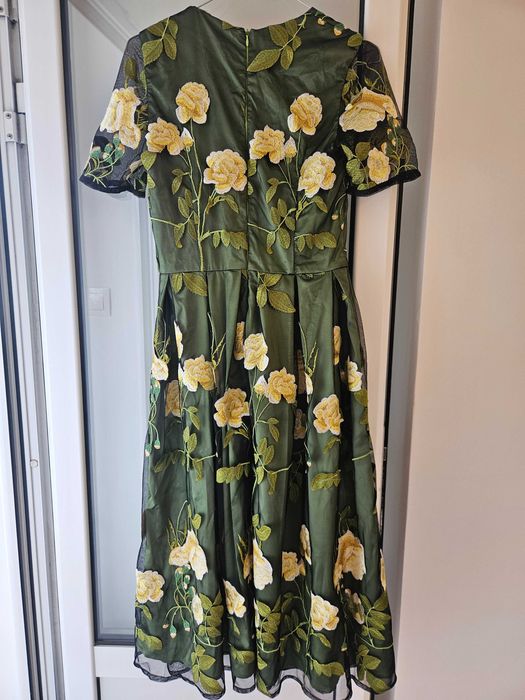 Стилна рокля, носена веднъж по повод