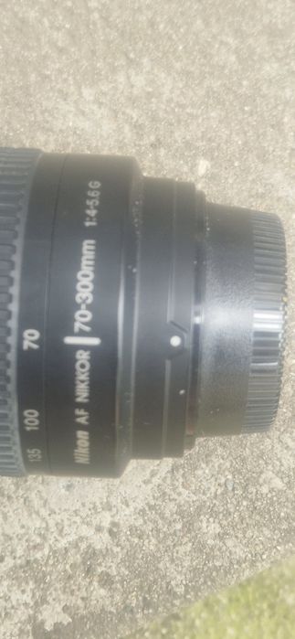 Vand aparat foto Nikon F 80 cu obiectiv Nikon 70-300 mm