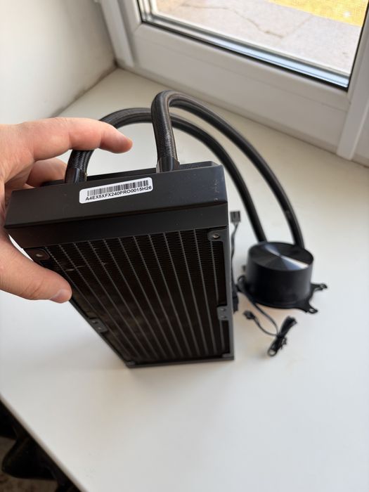 Продам водянку ID-Cooling FX240 Pro Black